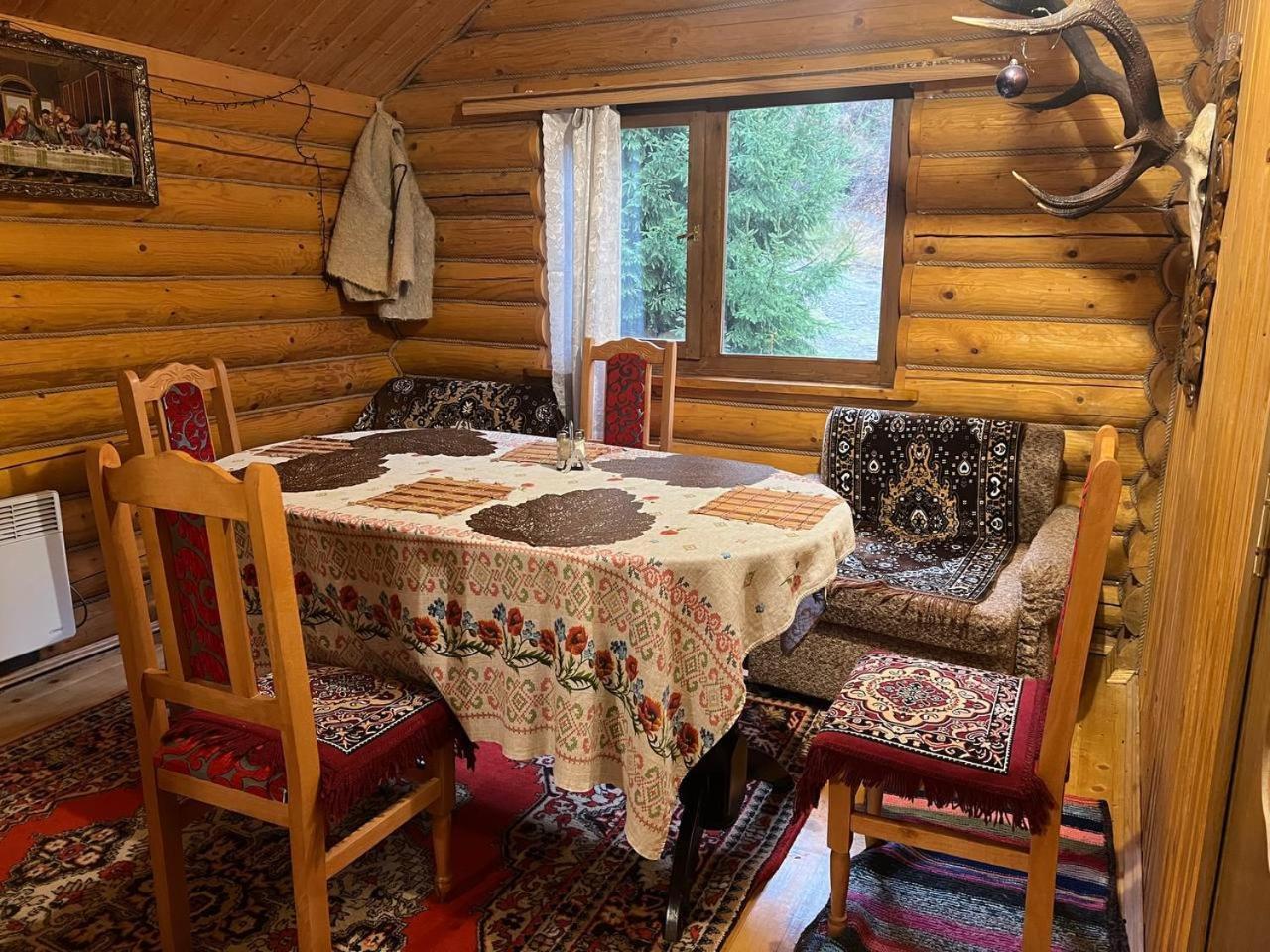 Mizhhirya  Farmstead Lisova 호스텔 외부 사진